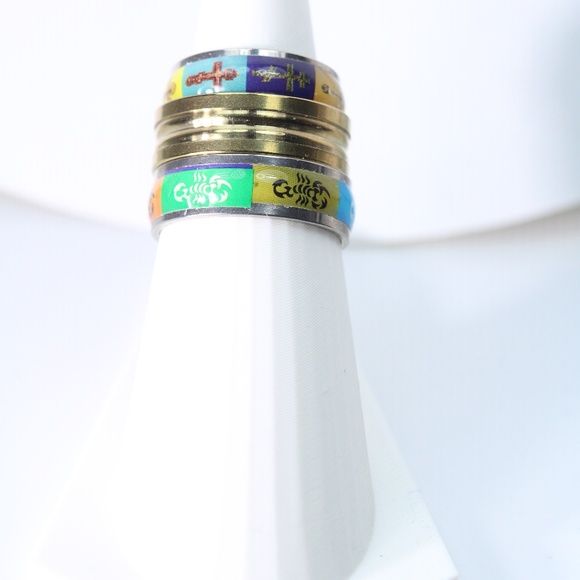 THREE Rings Display Included New! - Picture 4 of 4